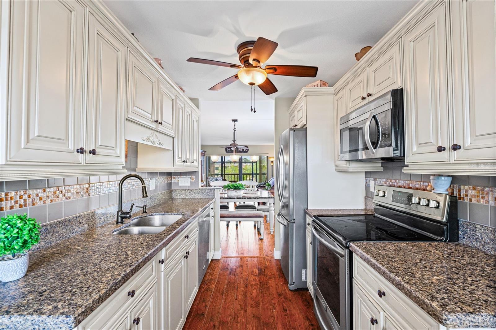 Image 5 of 39 For 635 30th Avenue W F 401