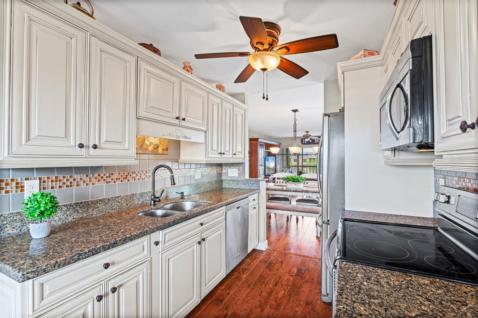 Image 6 of 39 For 635 30th Avenue W F 401