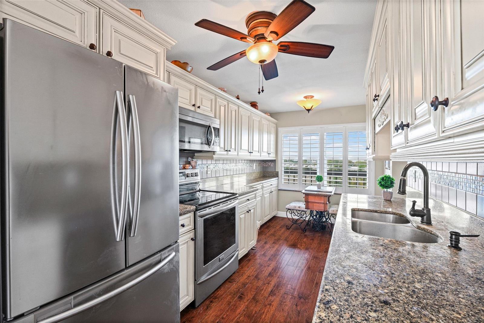 Image 8 of 39 For 635 30th Avenue W F 401