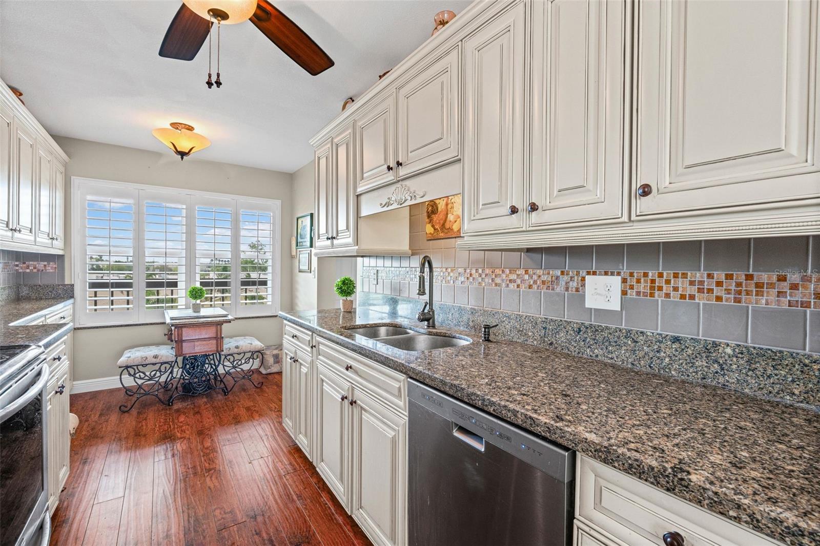 Image 9 of 39 For 635 30th Avenue W F 401