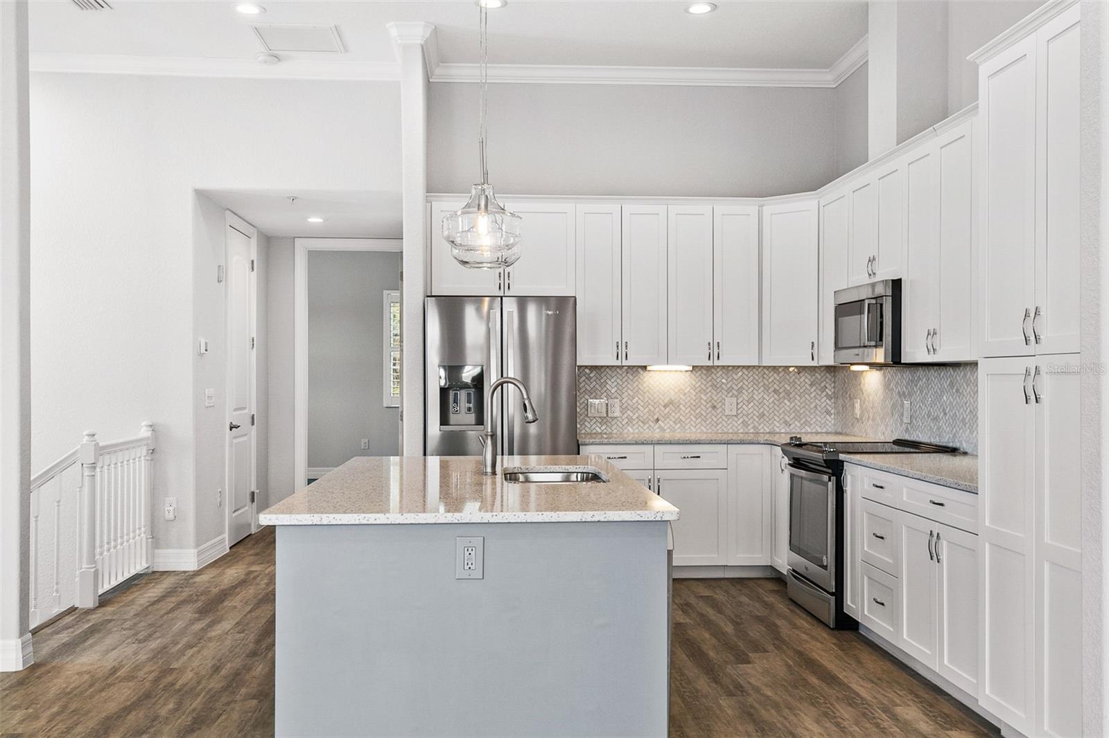 Image 32 of 85 For 212 Milan Avenue W 1