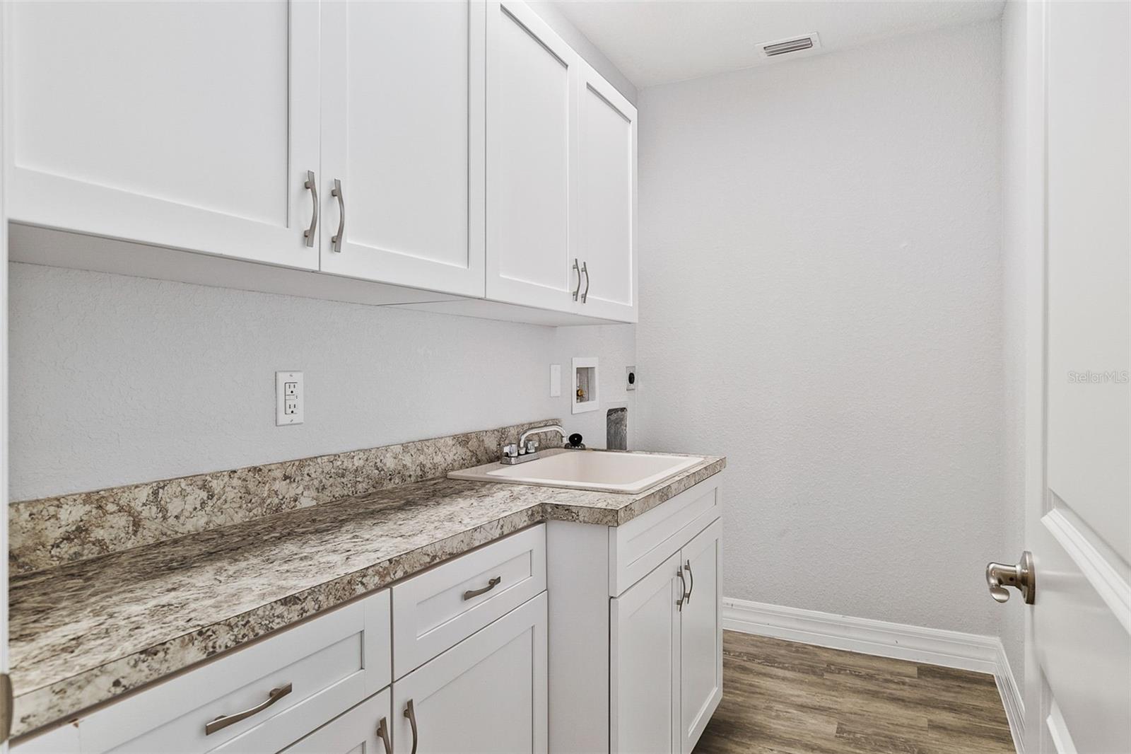 Image 48 of 85 For 212 Milan Avenue W 1