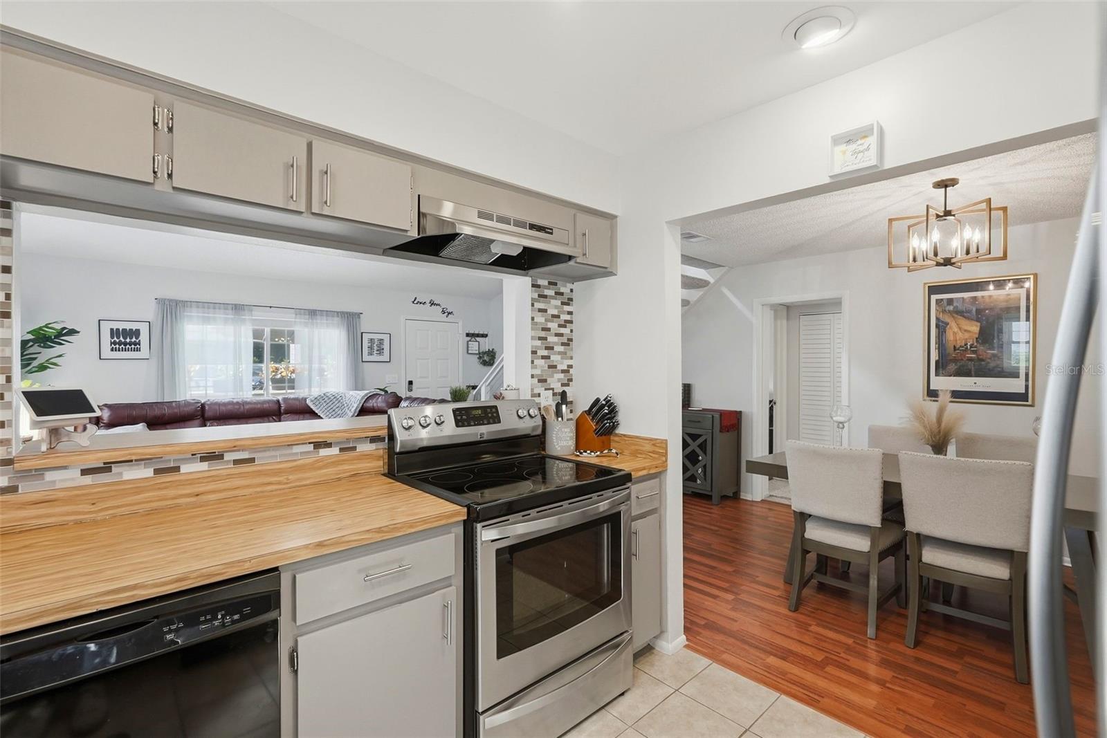 Image 11 of 48 For 5745 Calais Boulevard N 2