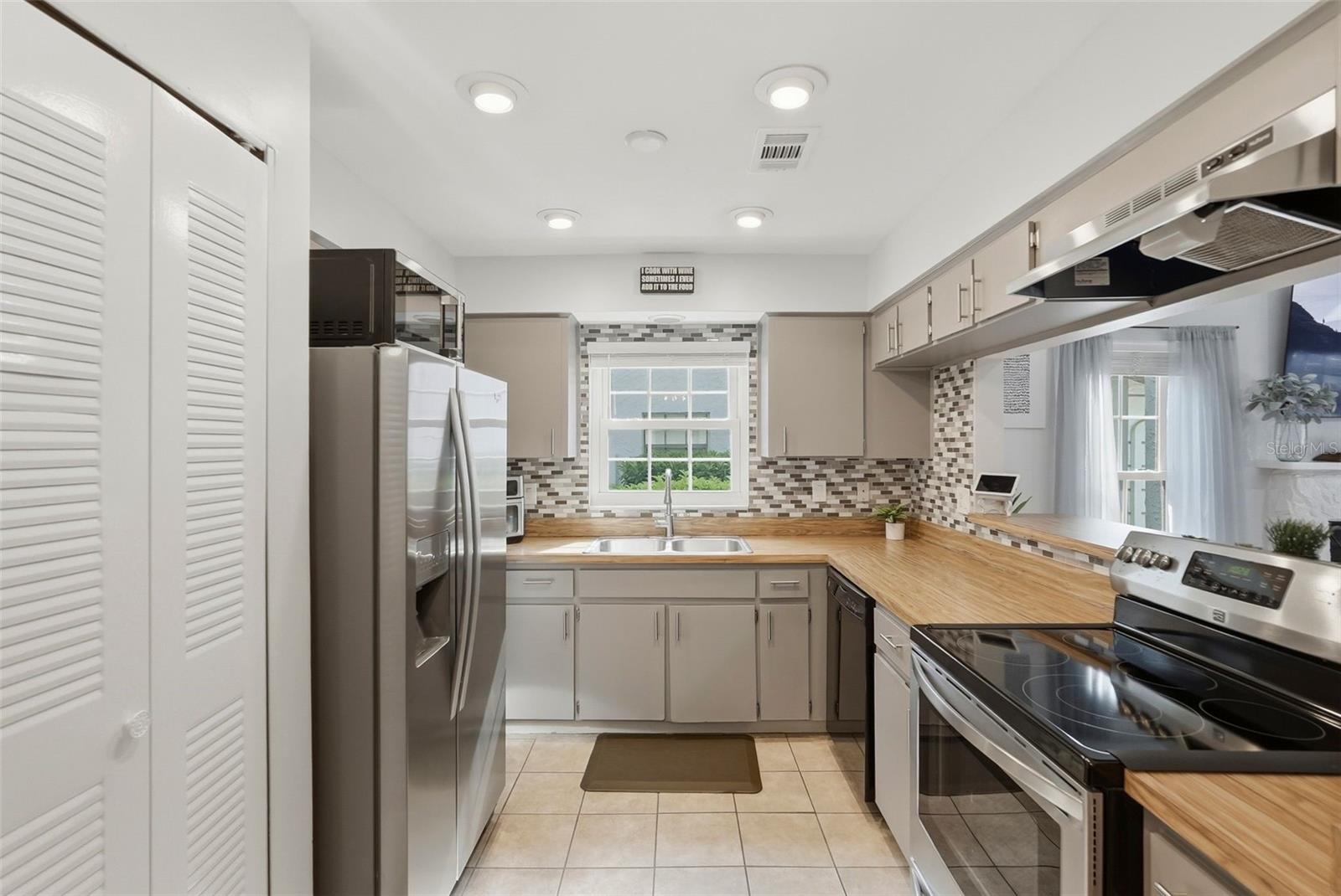 Image 8 of 48 For 5745 Calais Boulevard N 2