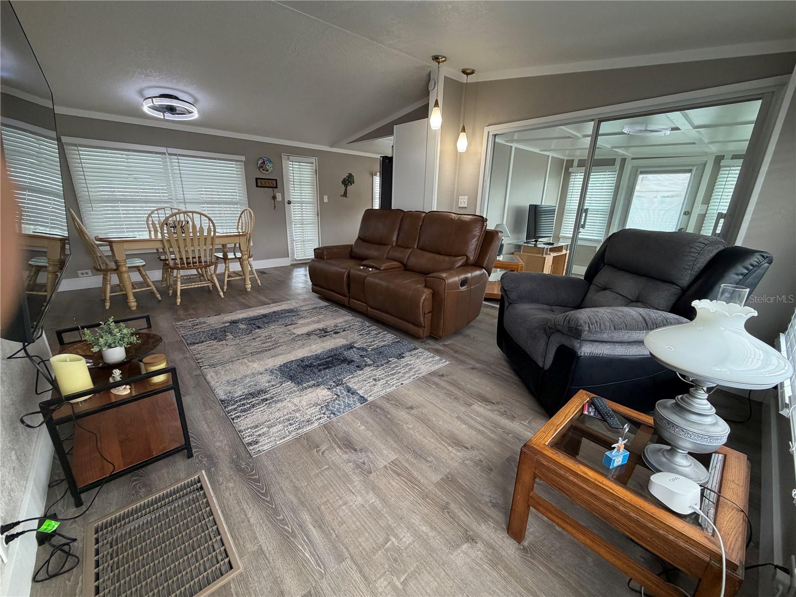 Image 11 of 86 For 5001 Oakland Hills Avenue