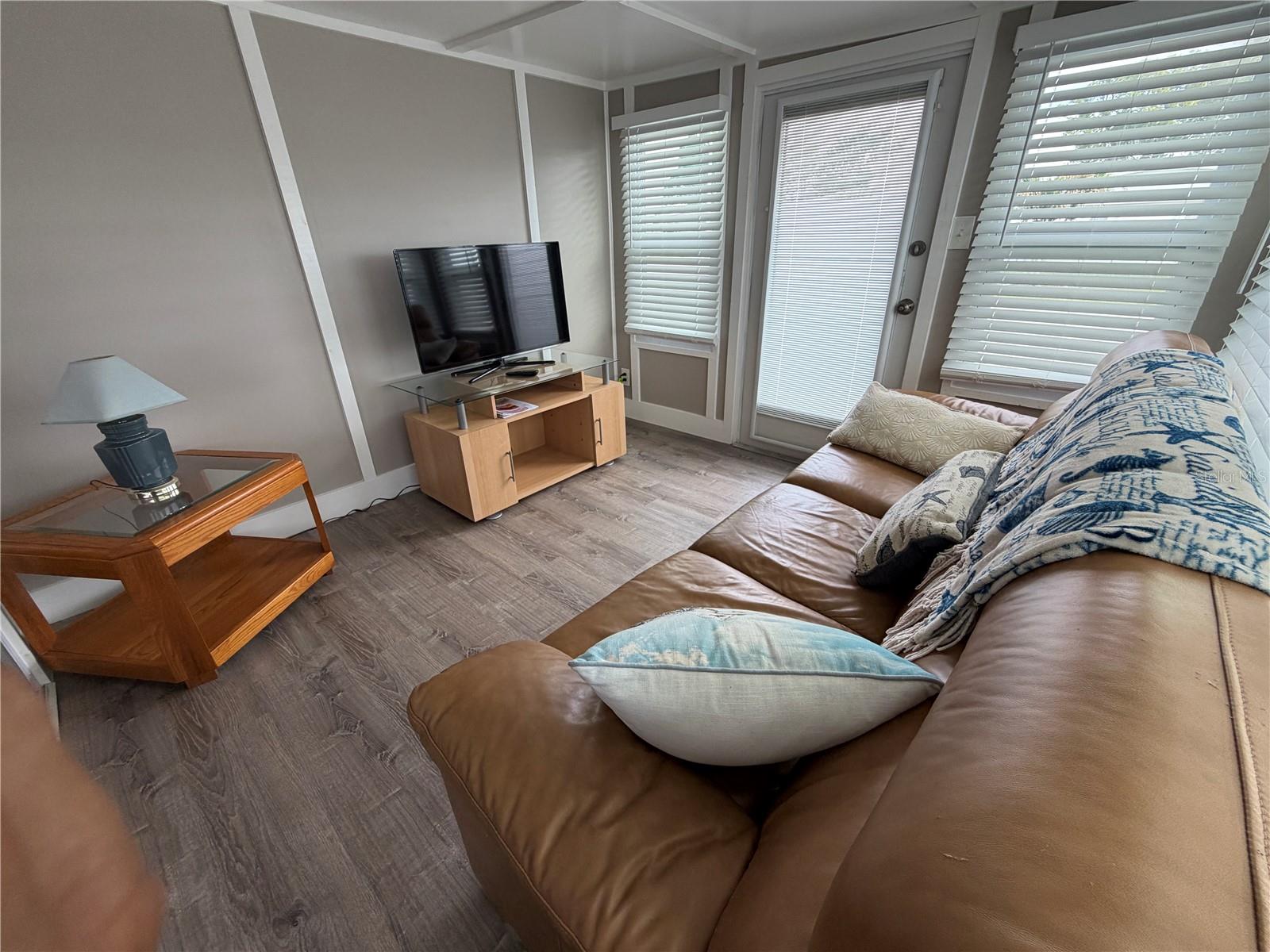 Image 13 of 86 For 5001 Oakland Hills Avenue