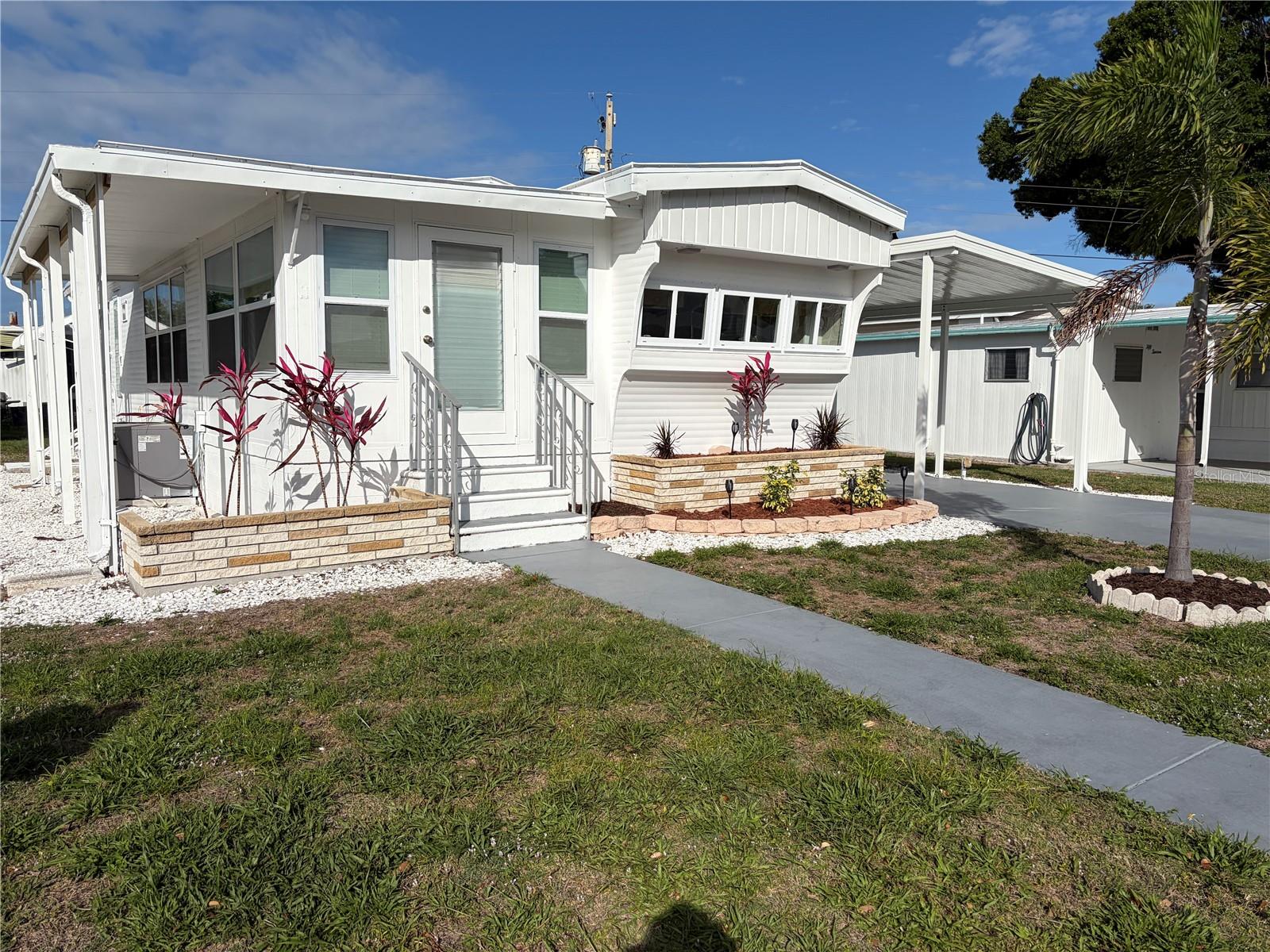 Image 2 of 86 For 5001 Oakland Hills Avenue