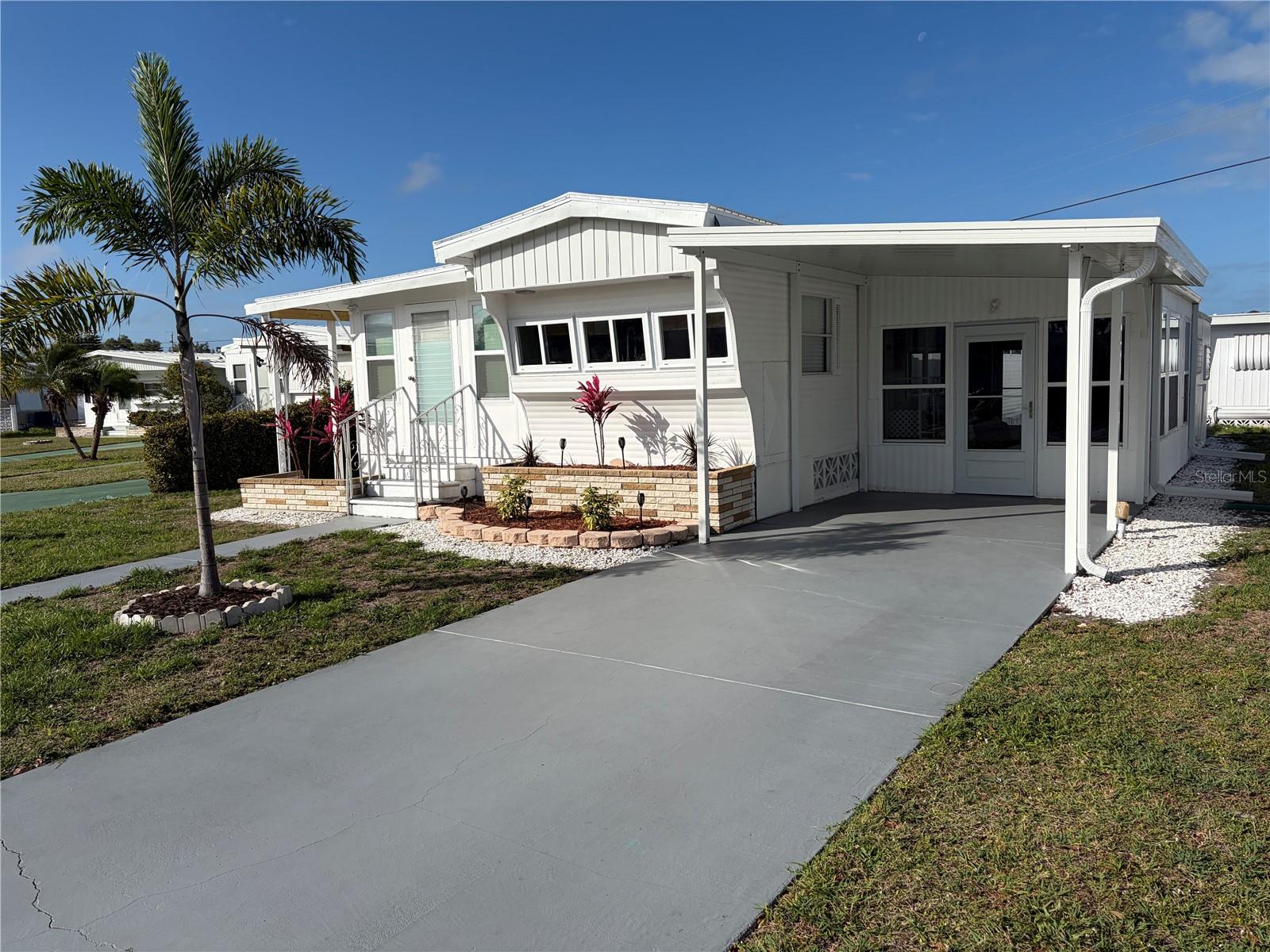 Image 3 of 86 For 5001 Oakland Hills Avenue