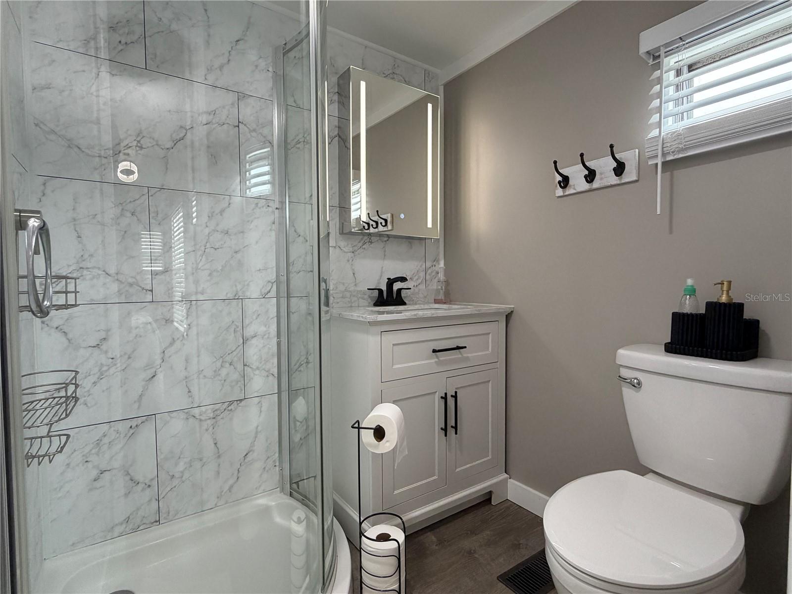 Image 35 of 86 For 5001 Oakland Hills Avenue