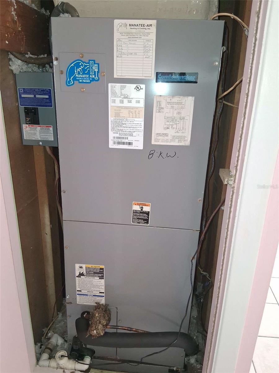 Image 19 of 58 For 3372 Mayflower Street