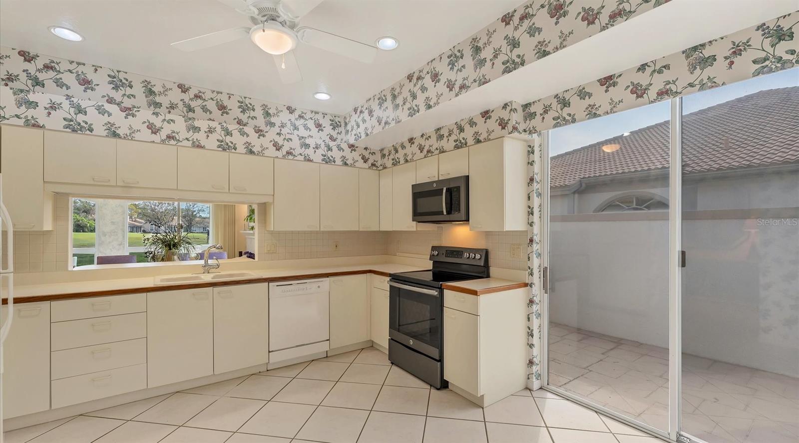 Image 7 of 34 For 3864 Chatsworth Greene Court 10