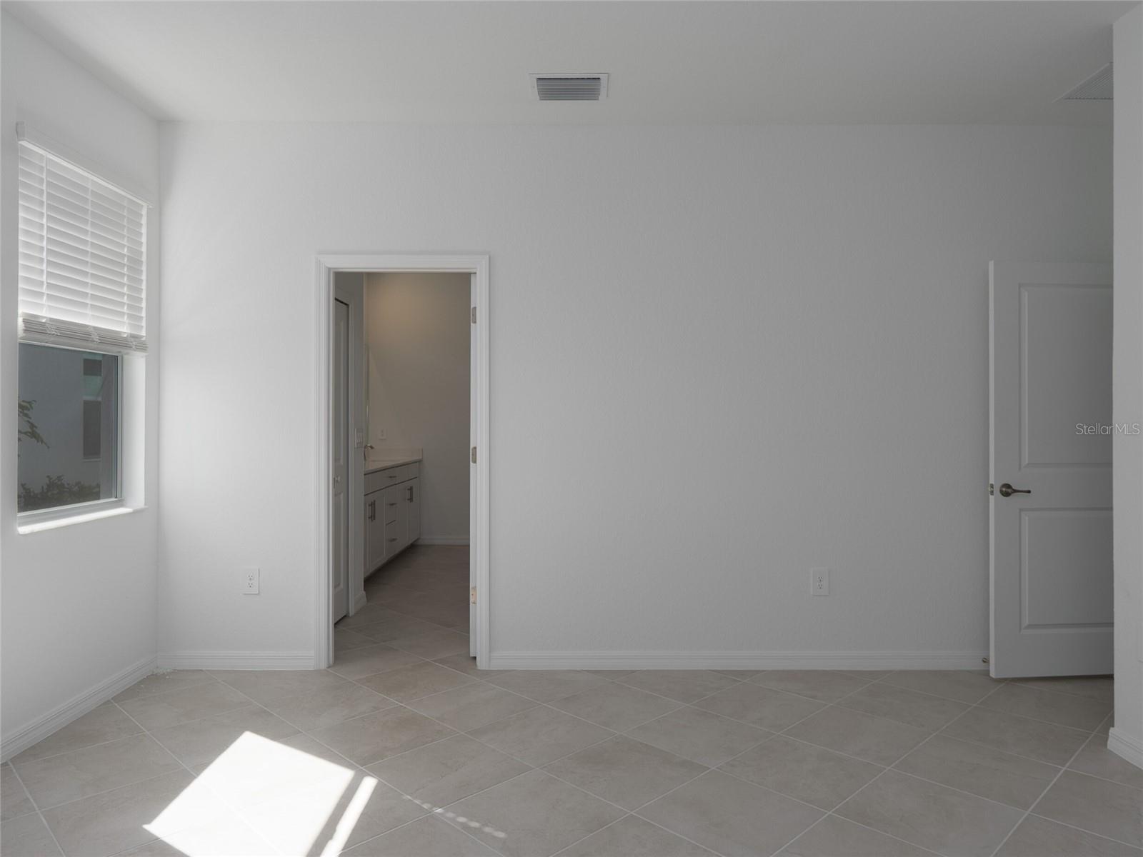 Image 37 of 57 For 11470 Burgundy Drive