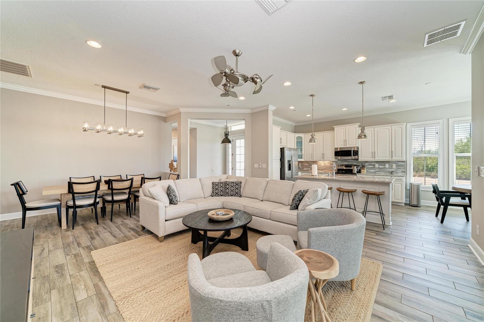 Image 11 of 98 For 348 Sapphire Lake Drive 101