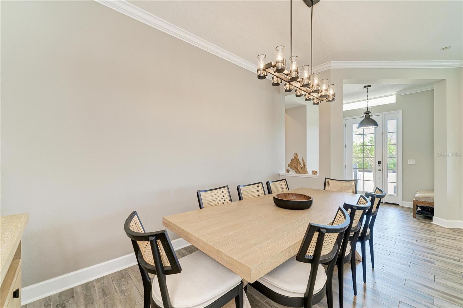 Image 13 of 98 For 348 Sapphire Lake Drive 101