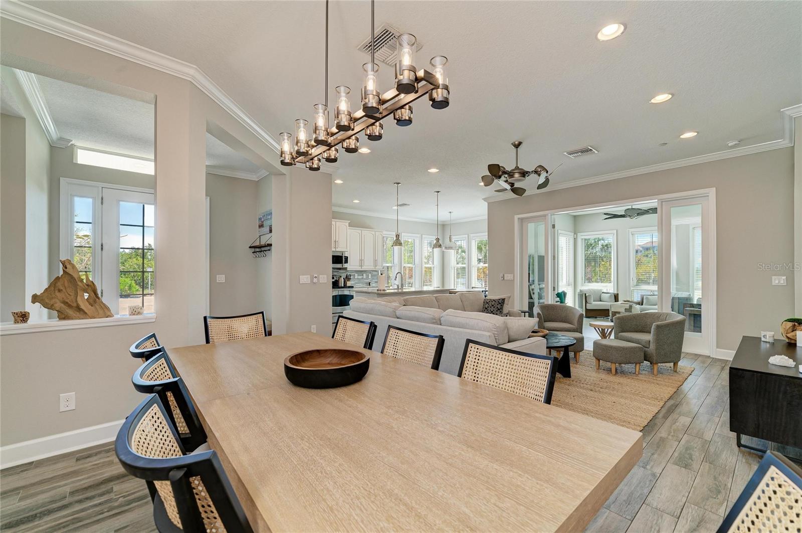 Image 14 of 98 For 348 Sapphire Lake Drive 101