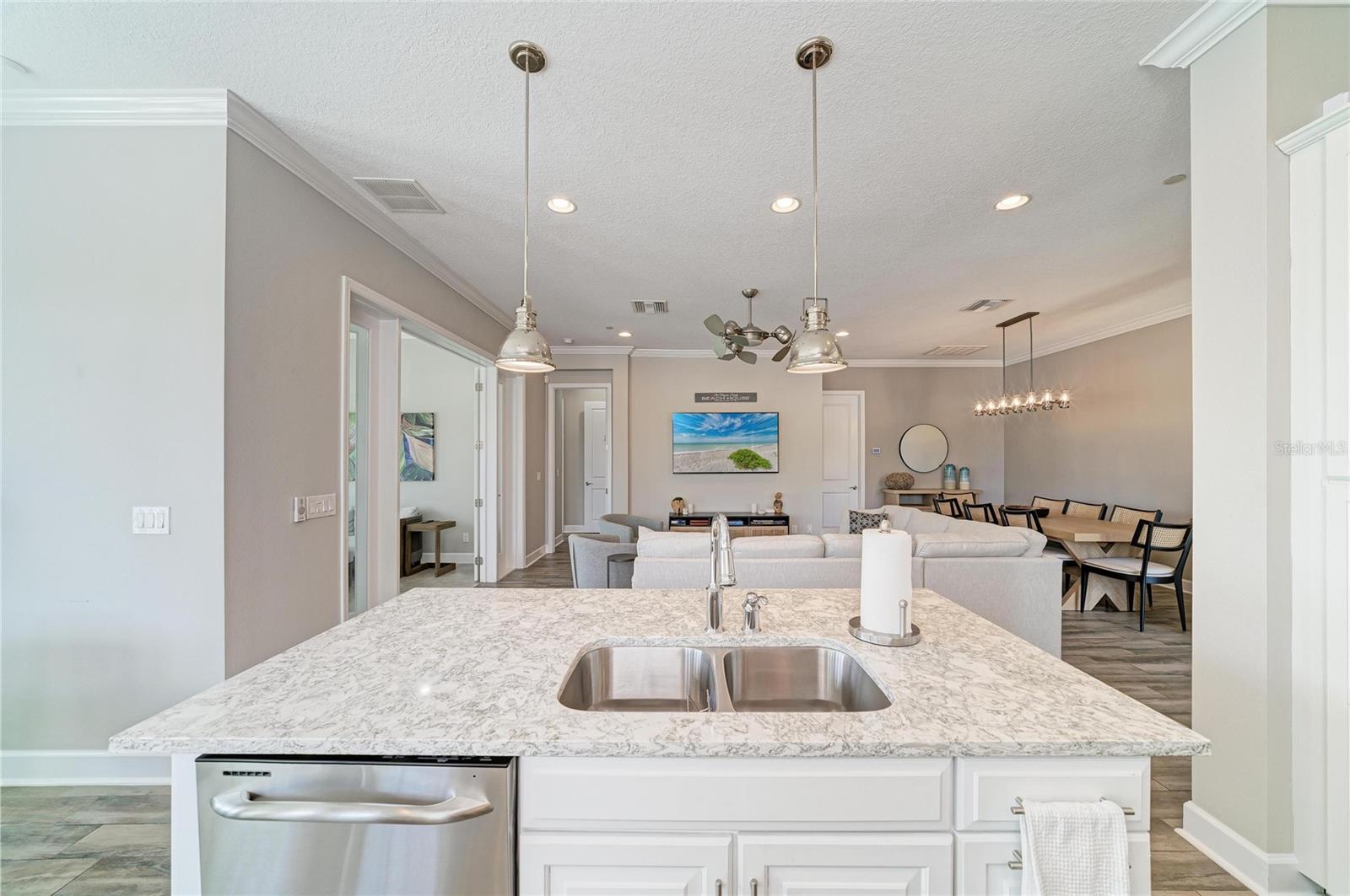 Image 21 of 98 For 348 Sapphire Lake Drive 101