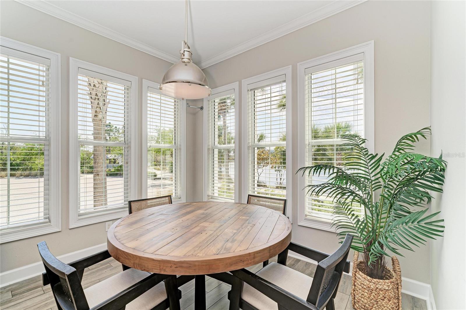 Image 22 of 98 For 348 Sapphire Lake Drive 101