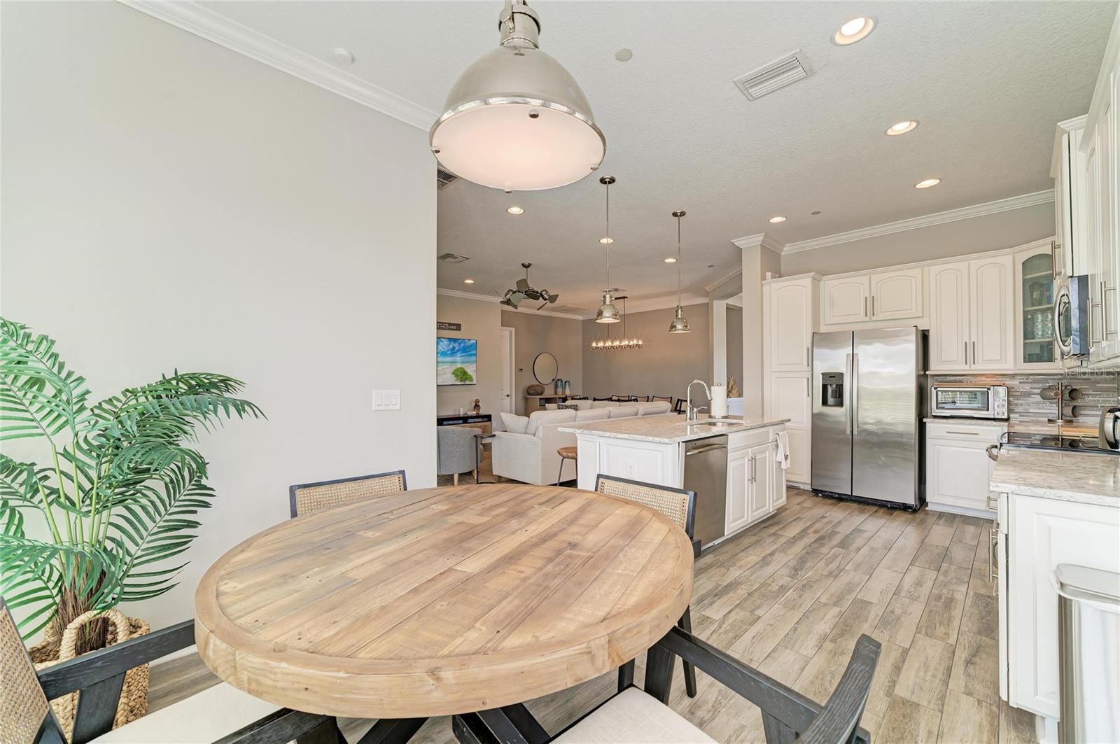 Image 24 of 98 For 348 Sapphire Lake Drive 101