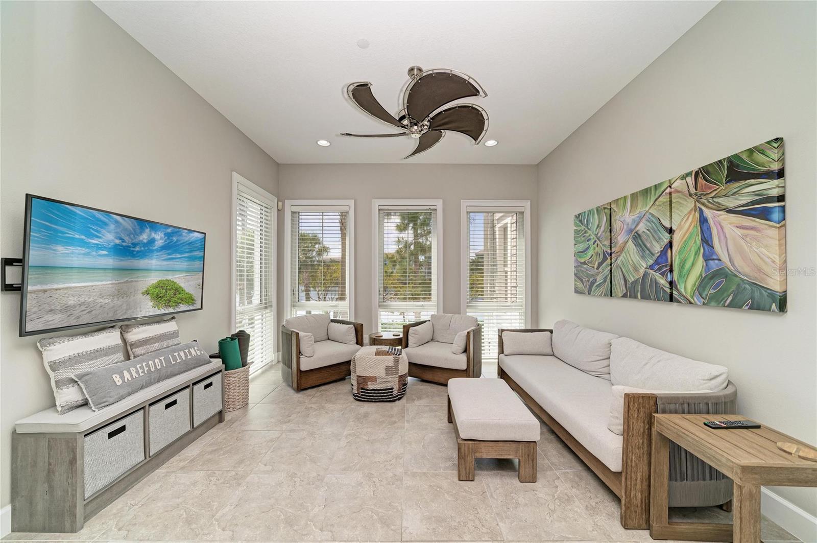 Image 26 of 98 For 348 Sapphire Lake Drive 101