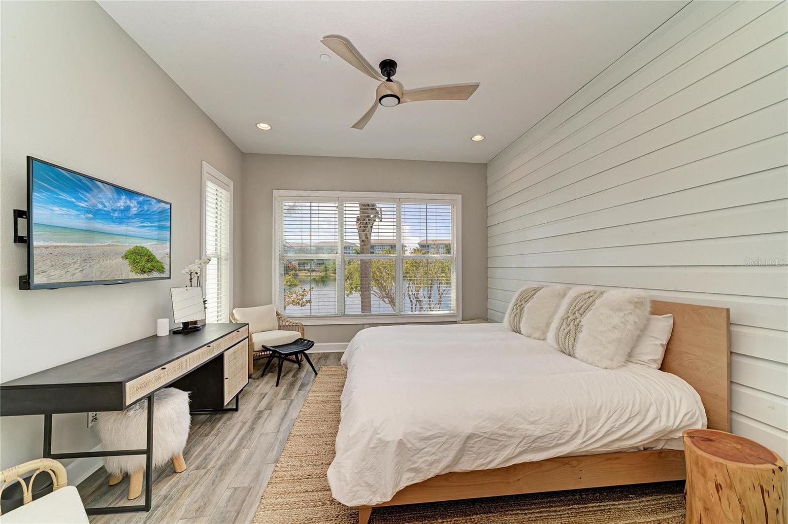 Image 28 of 98 For 348 Sapphire Lake Drive 101