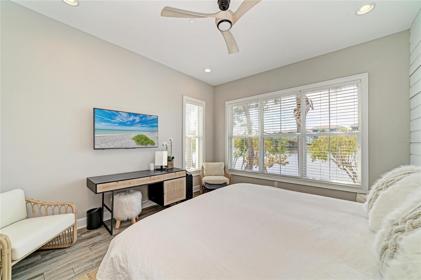 Image 29 of 98 For 348 Sapphire Lake Drive 101