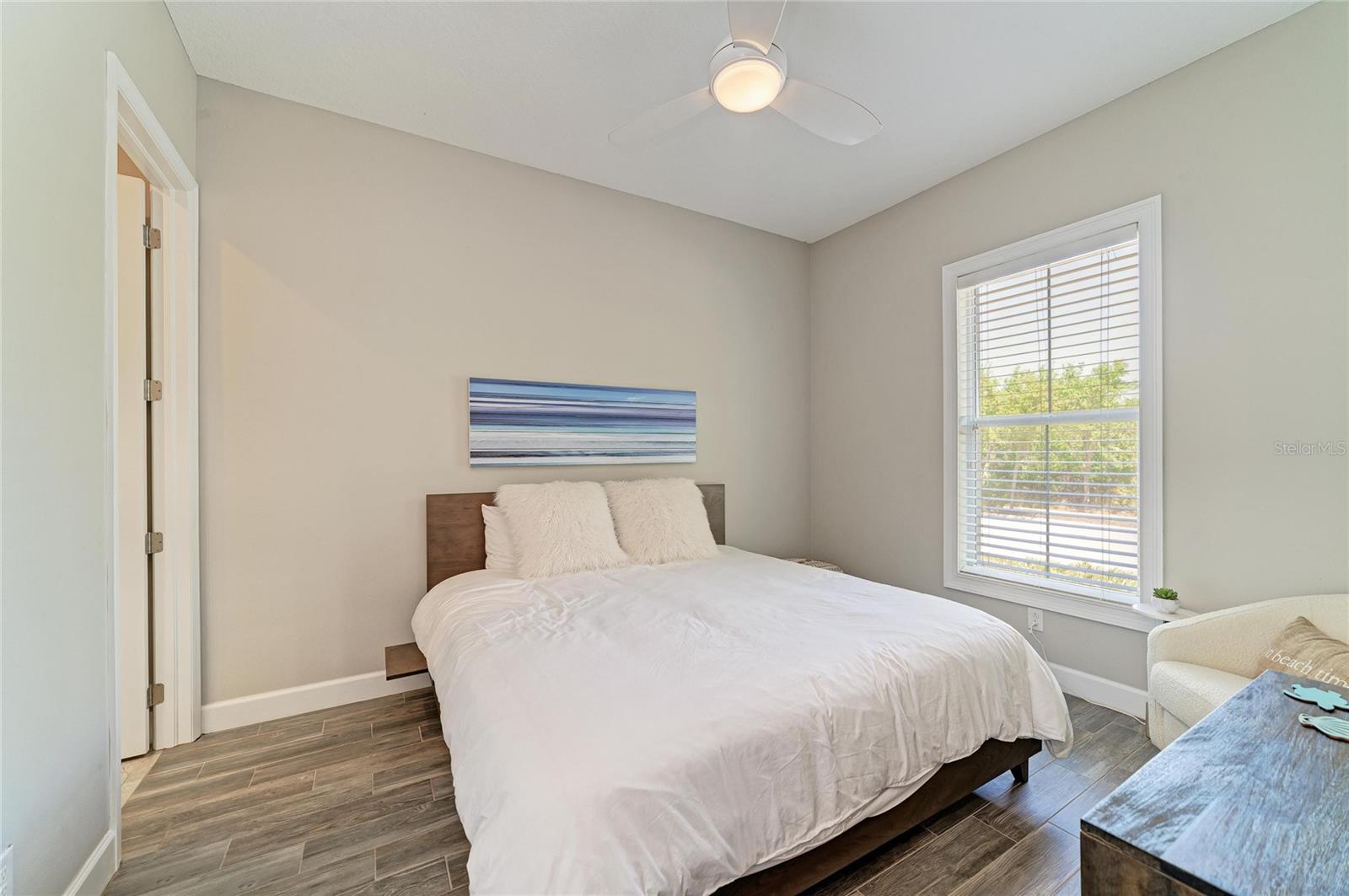 Image 37 of 98 For 348 Sapphire Lake Drive 101