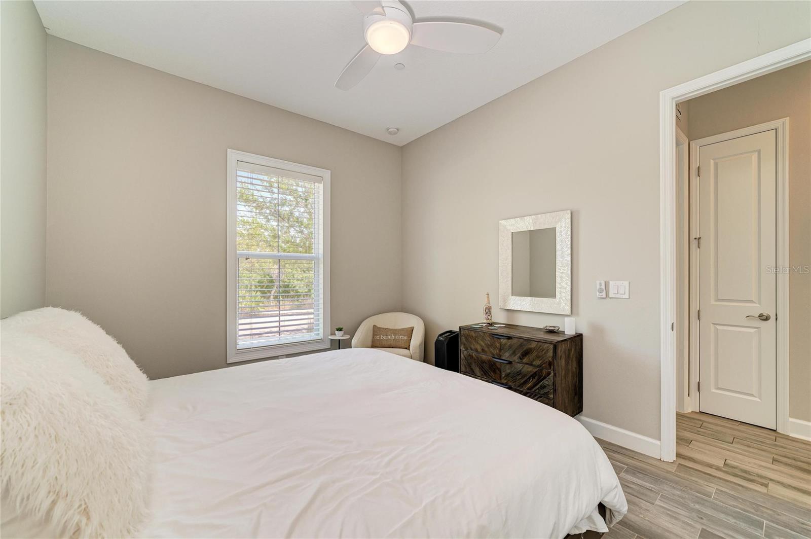 Image 39 of 98 For 348 Sapphire Lake Drive 101