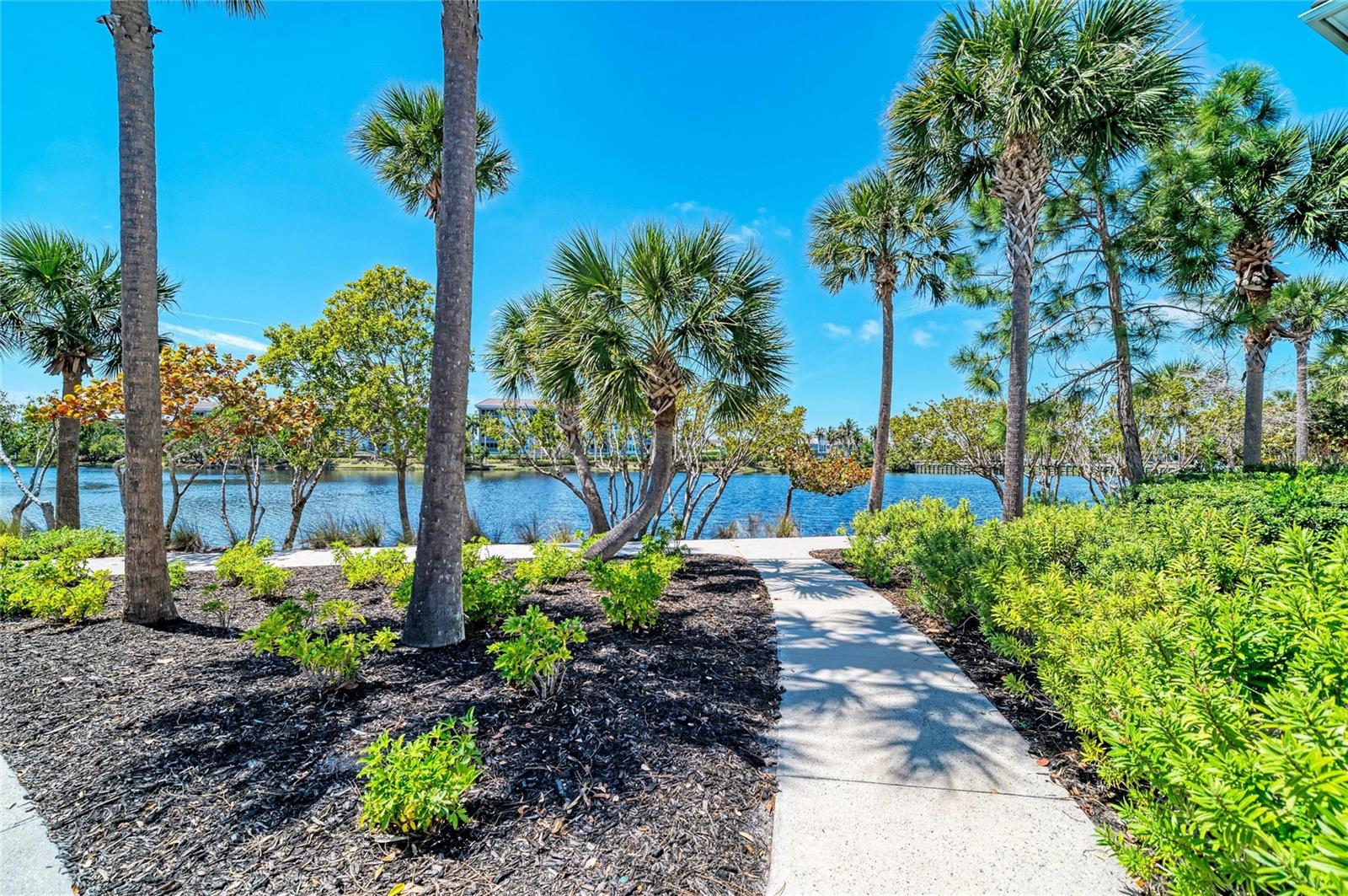 Image 49 of 98 For 348 Sapphire Lake Drive 101