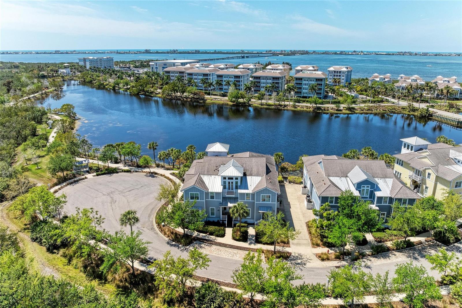 Image 53 of 98 For 348 Sapphire Lake Drive 101