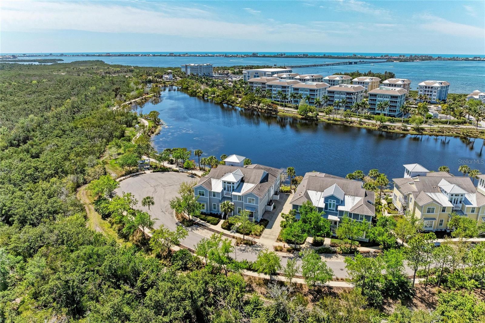 Image 54 of 98 For 348 Sapphire Lake Drive 101