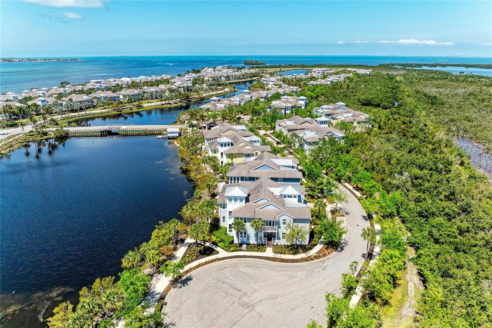 Image 55 of 98 For 348 Sapphire Lake Drive 101