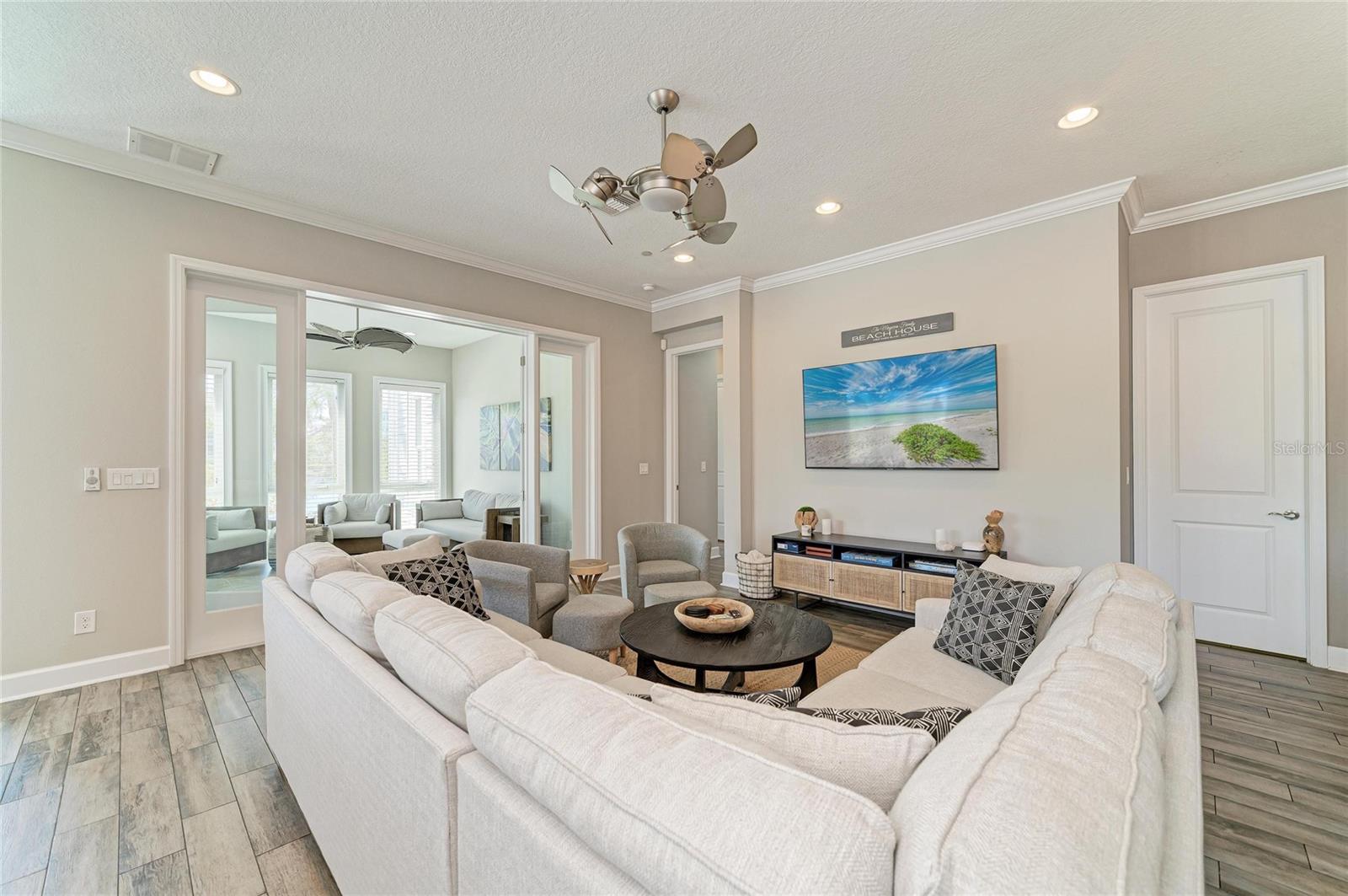 Image 8 of 98 For 348 Sapphire Lake Drive 101