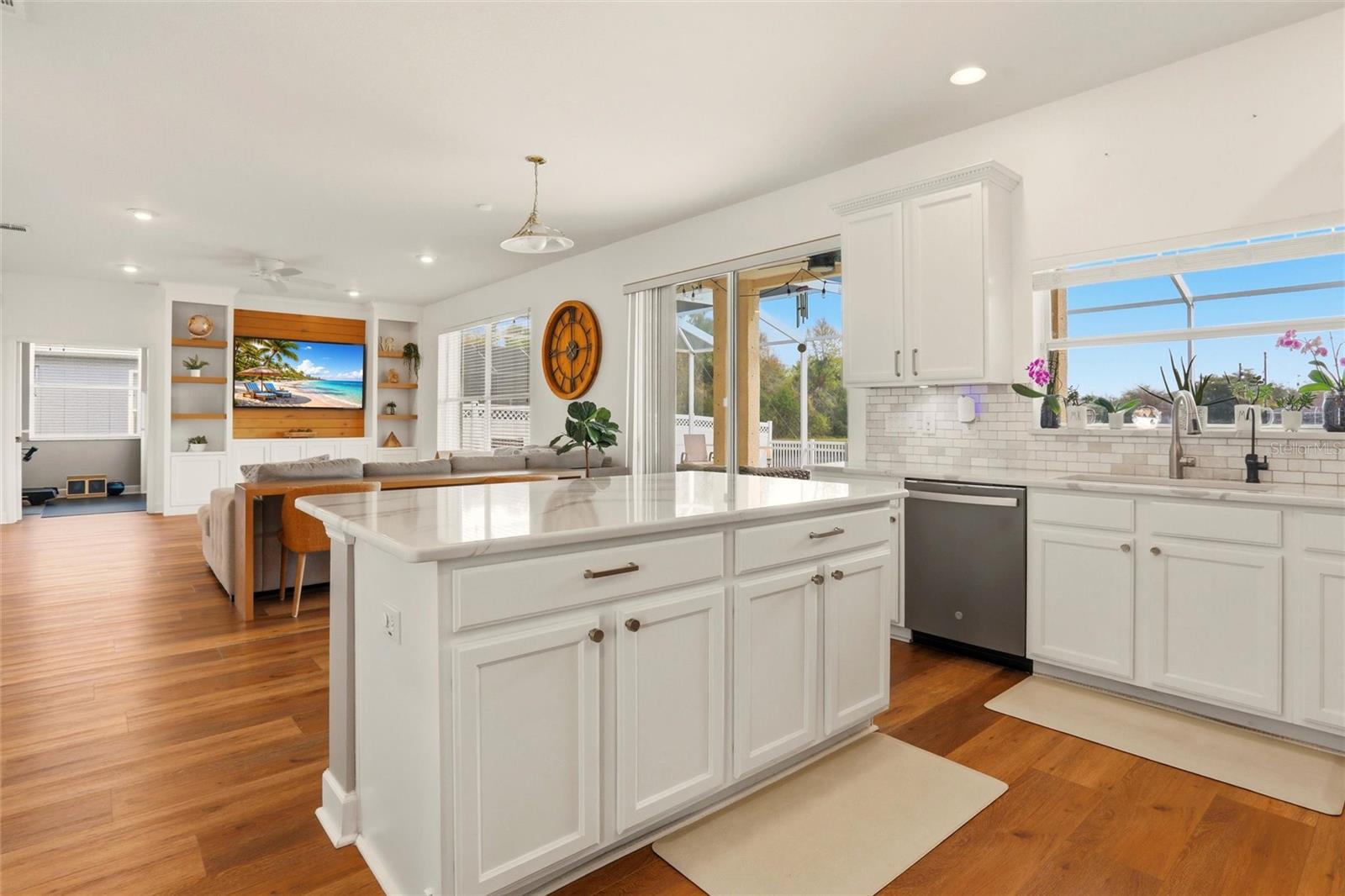 Image 18 of 68 For 6007 43rd Court E