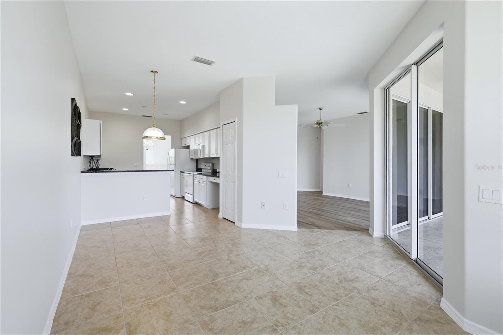 Image 10 of 41 For 4456 Streamside Court 1605