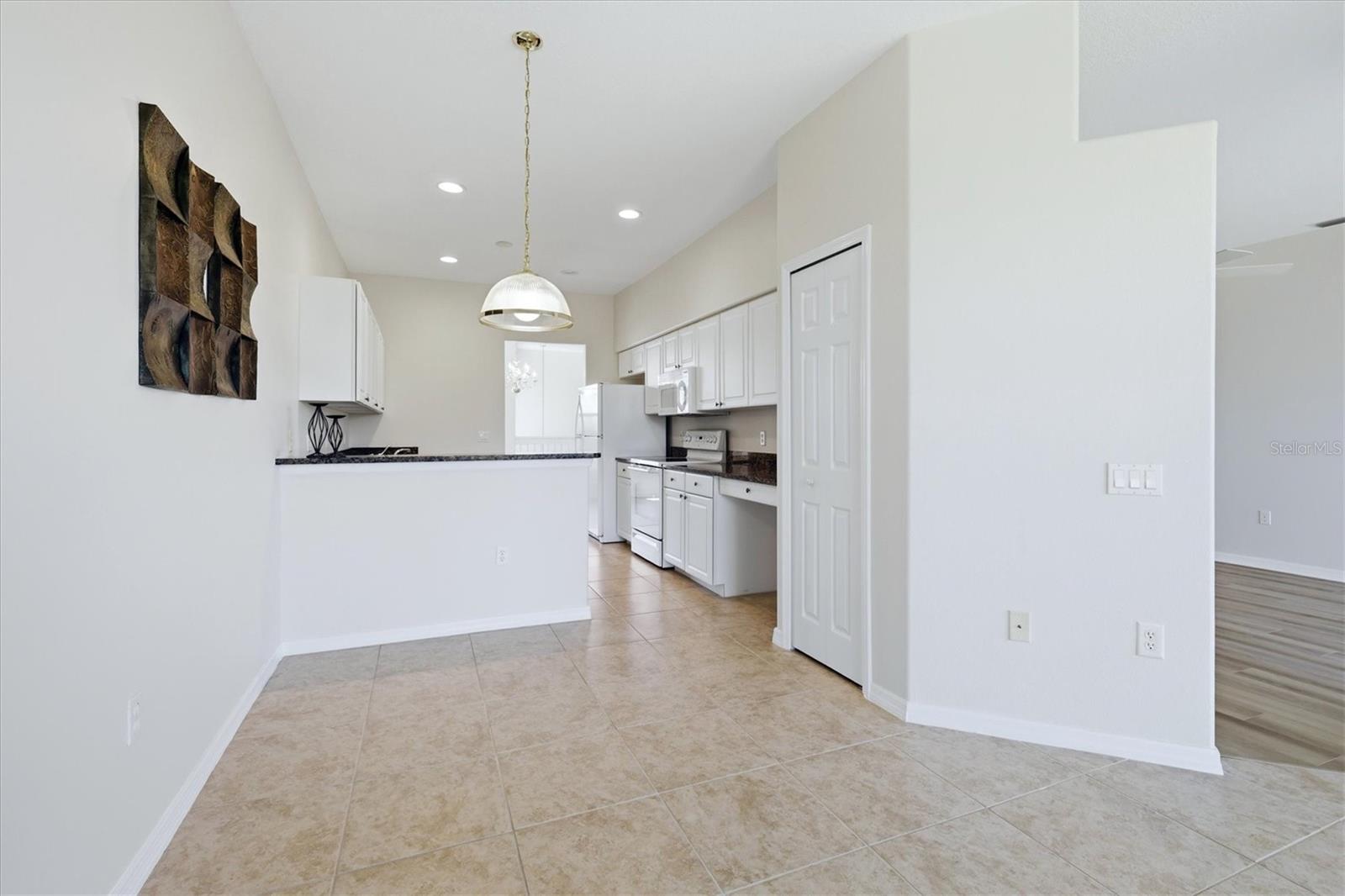 Image 11 of 41 For 4456 Streamside Court 1605