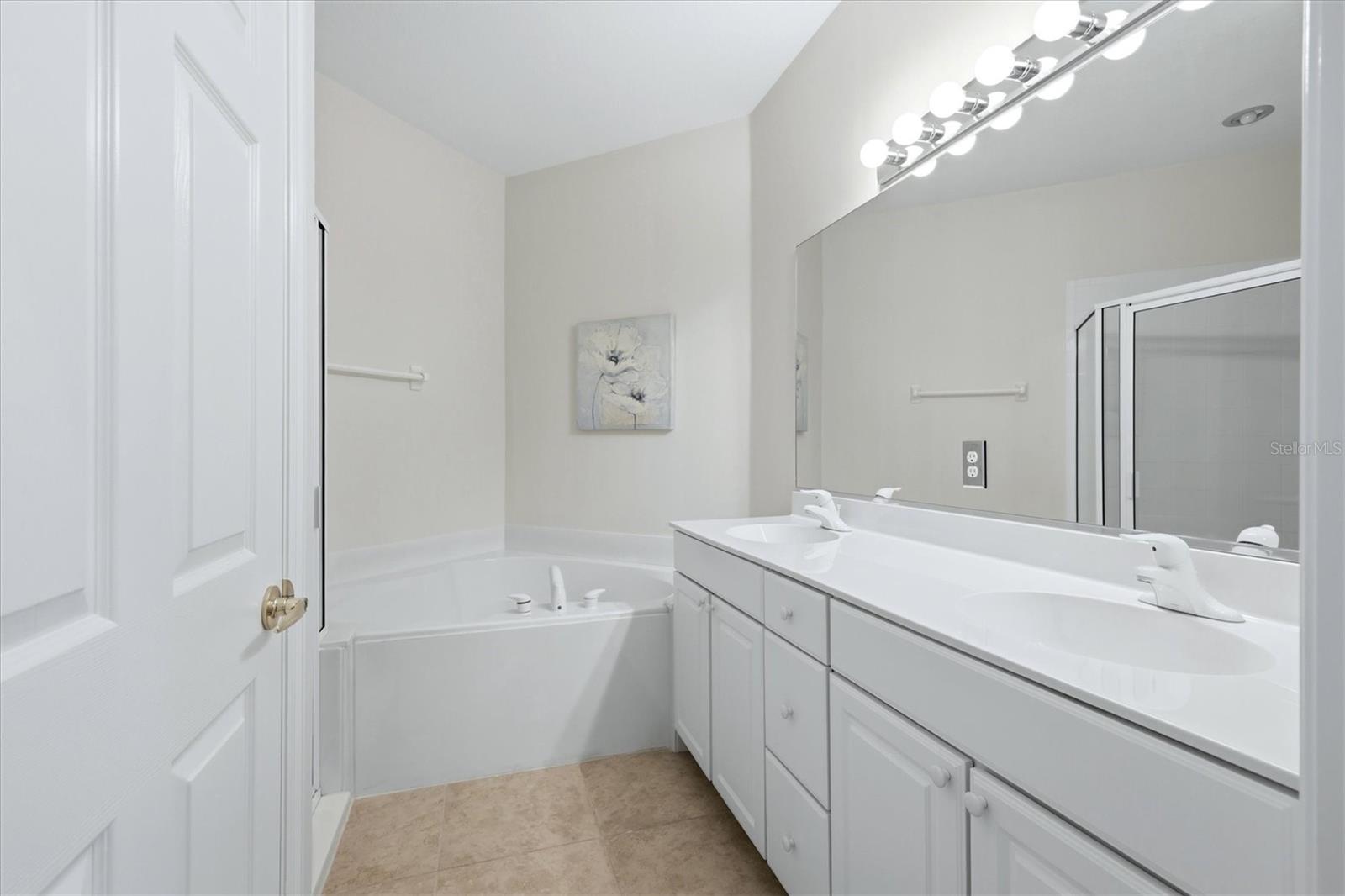 Image 17 of 41 For 4456 Streamside Court 1605