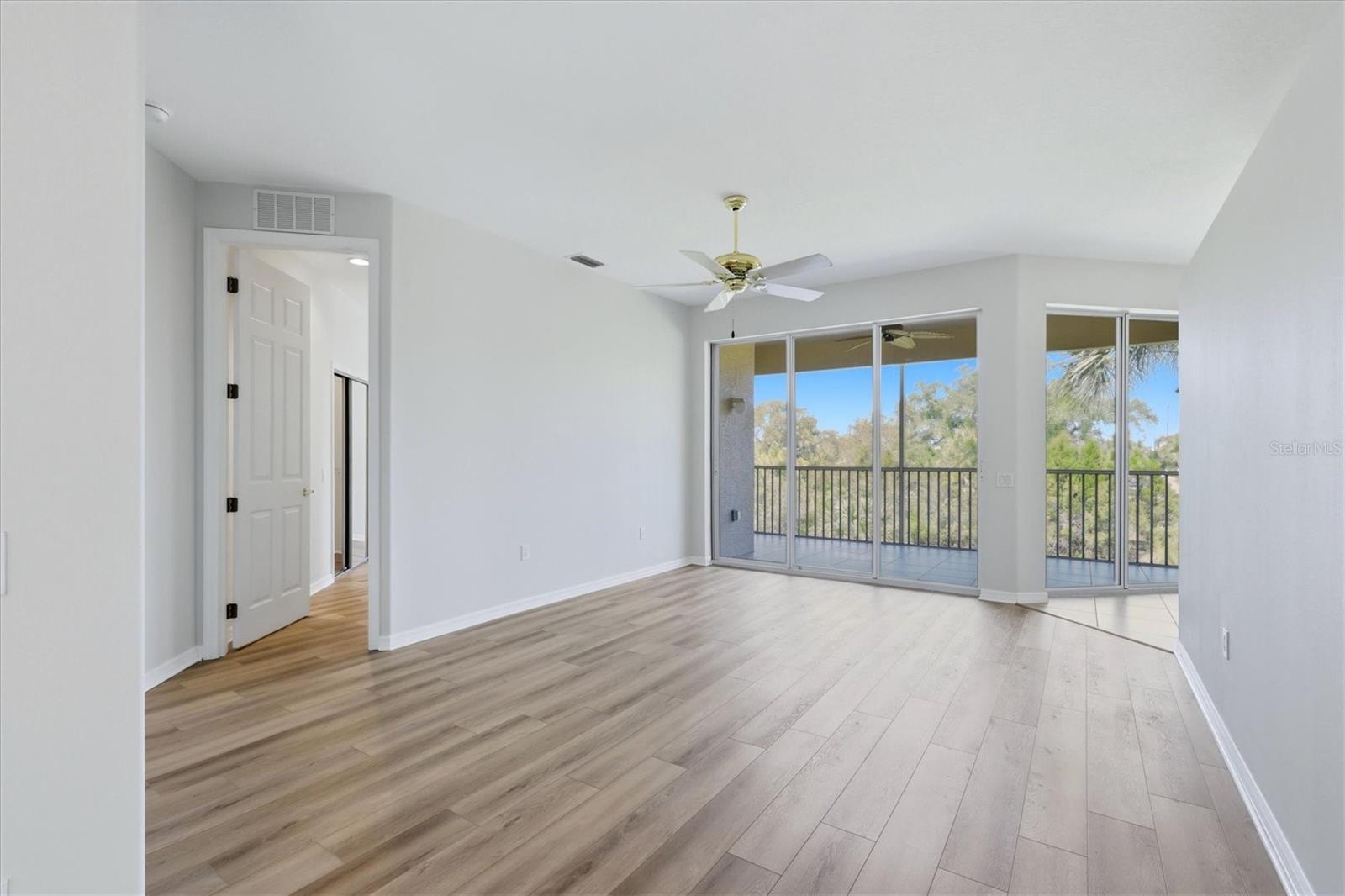 Image 7 of 41 For 4456 Streamside Court 1605