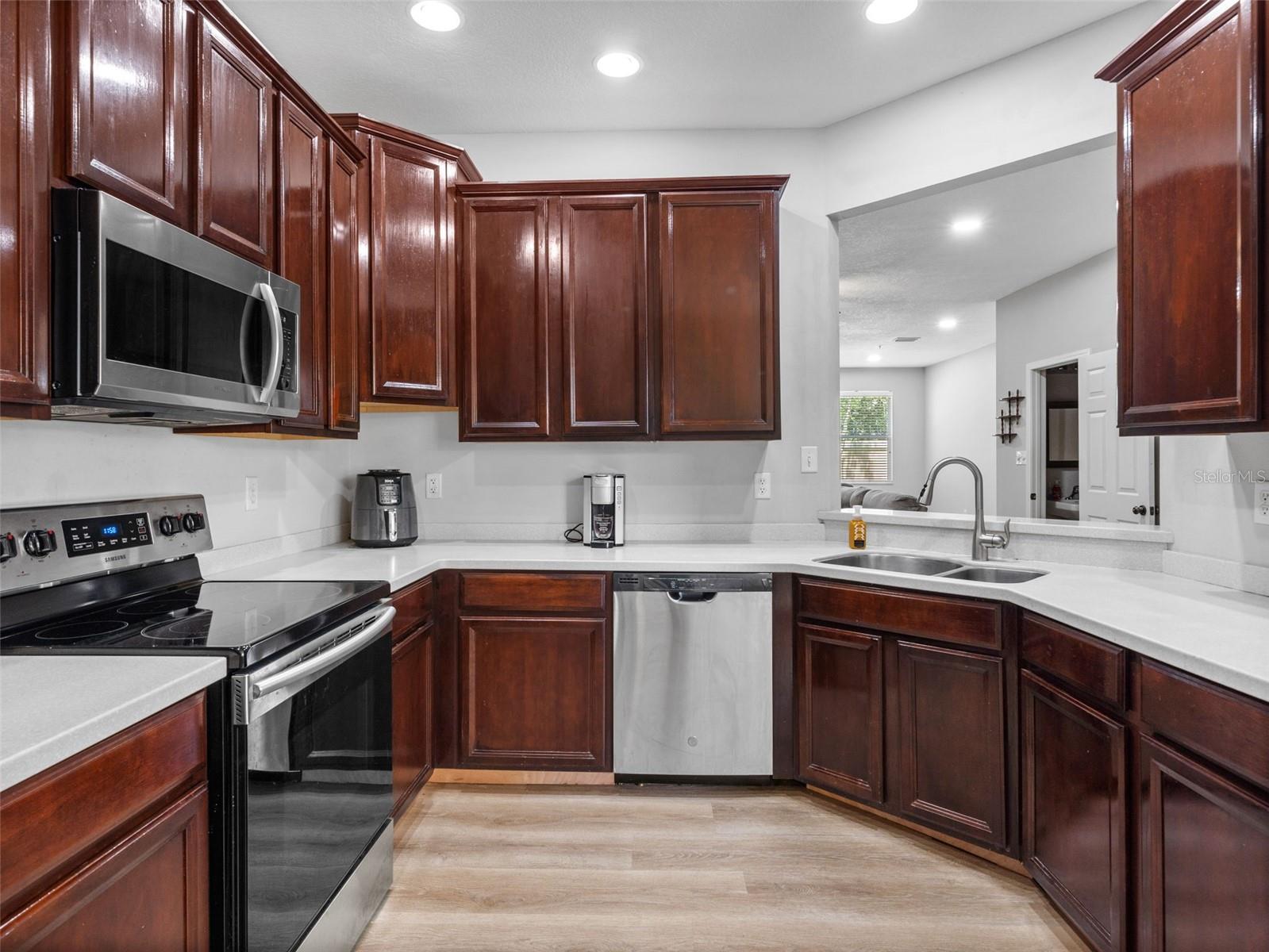 Image 11 of 36 For 3831 Parkridge Circle 1-104