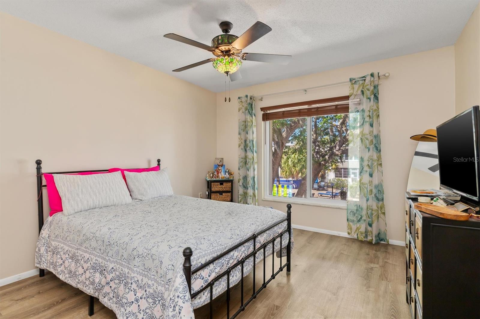 Image 10 of 38 For 2437 Harbor Boulevard 204