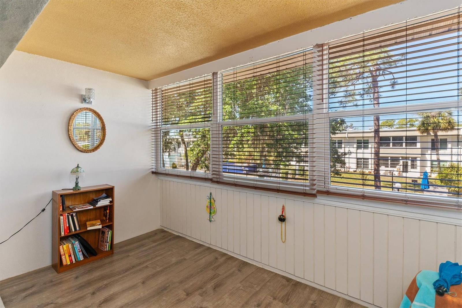 Image 20 of 38 For 2437 Harbor Boulevard 204