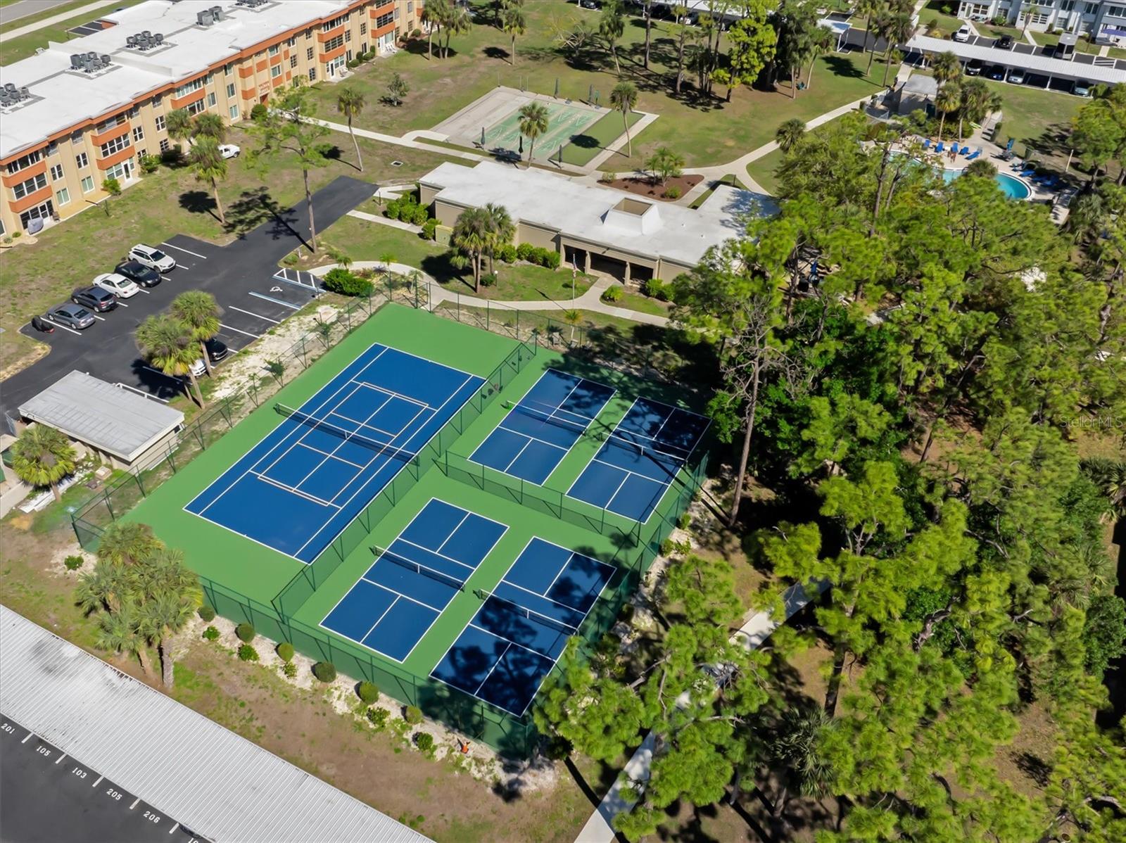 Image 30 of 38 For 2437 Harbor Boulevard 204