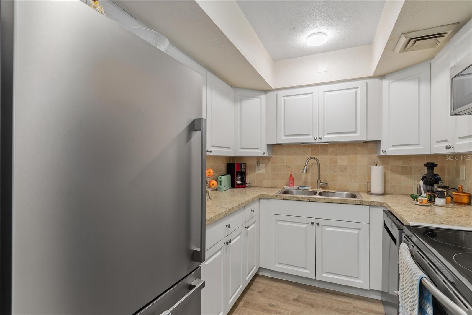 Image 7 of 38 For 2437 Harbor Boulevard 204