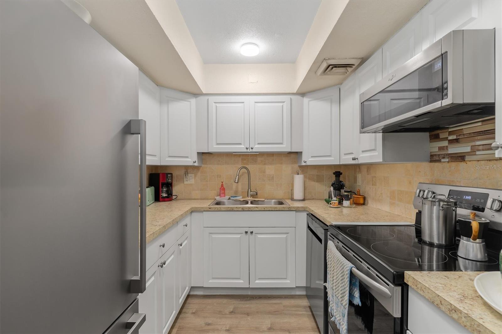 Image 8 of 38 For 2437 Harbor Boulevard 204