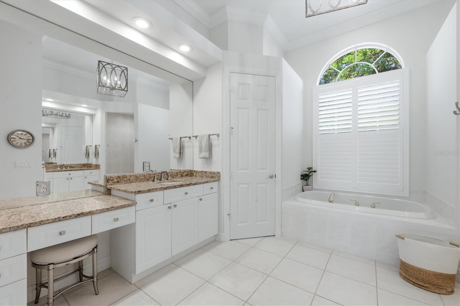 Image 23 of 100 For 19 Cayman Isles Boulevard