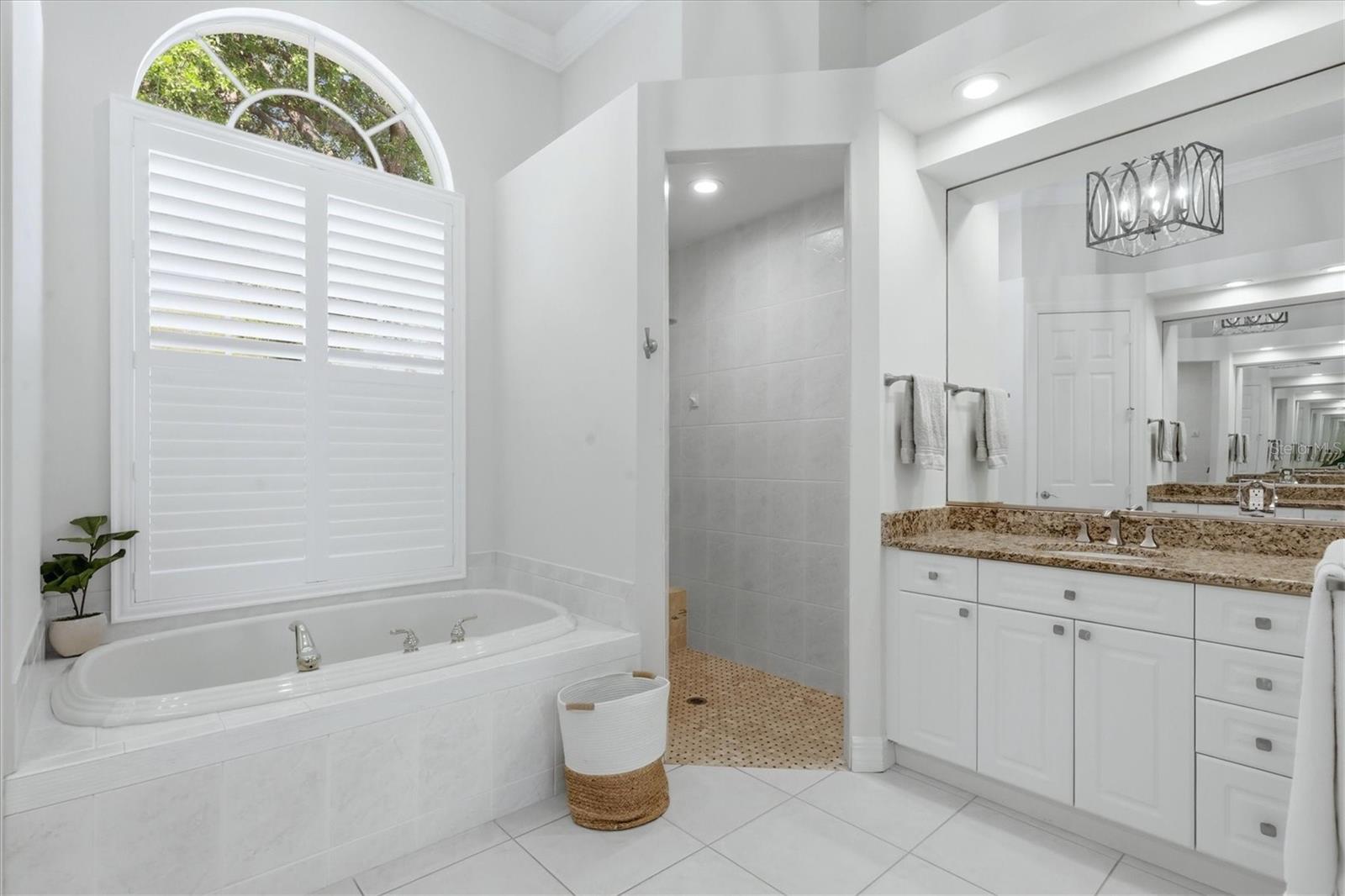 Image 24 of 100 For 19 Cayman Isles Boulevard