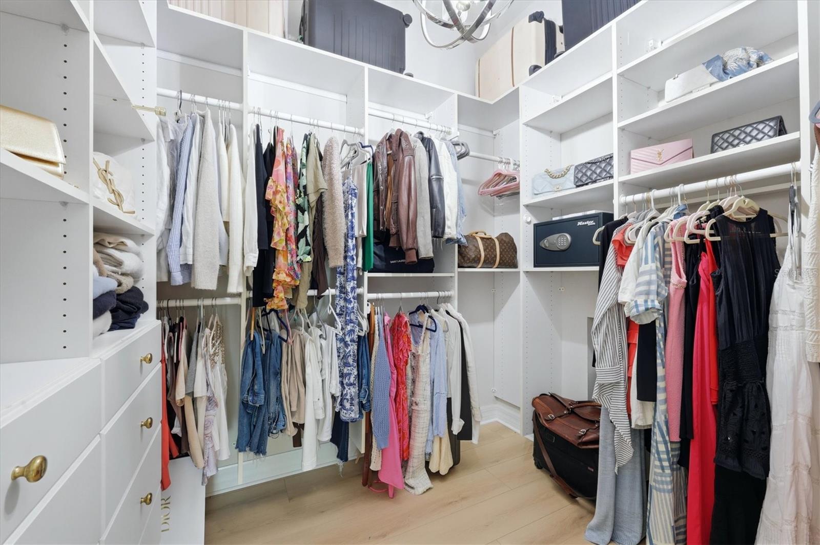 Image 26 of 100 For 19 Cayman Isles Boulevard