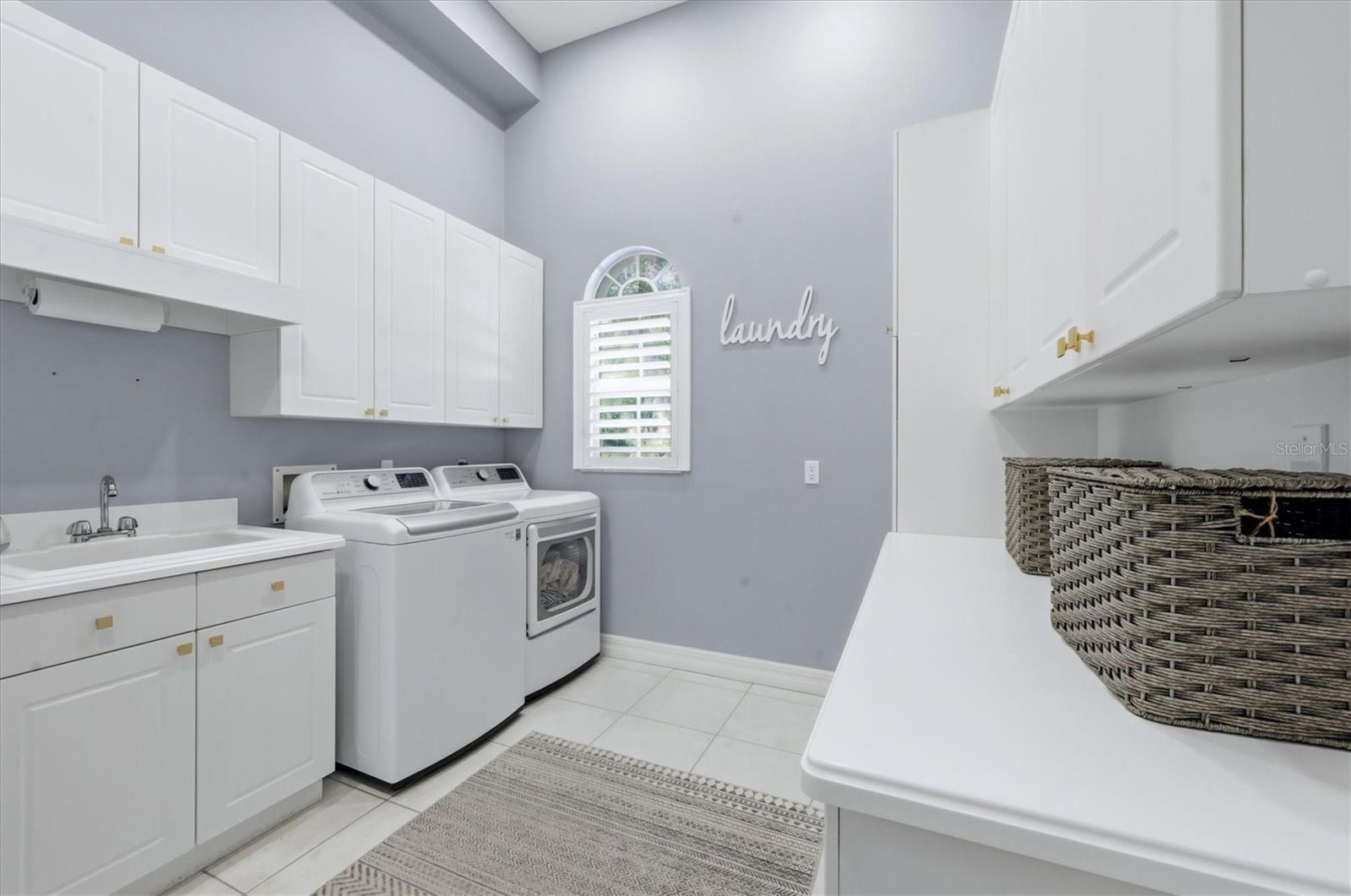 Image 31 of 100 For 19 Cayman Isles Boulevard