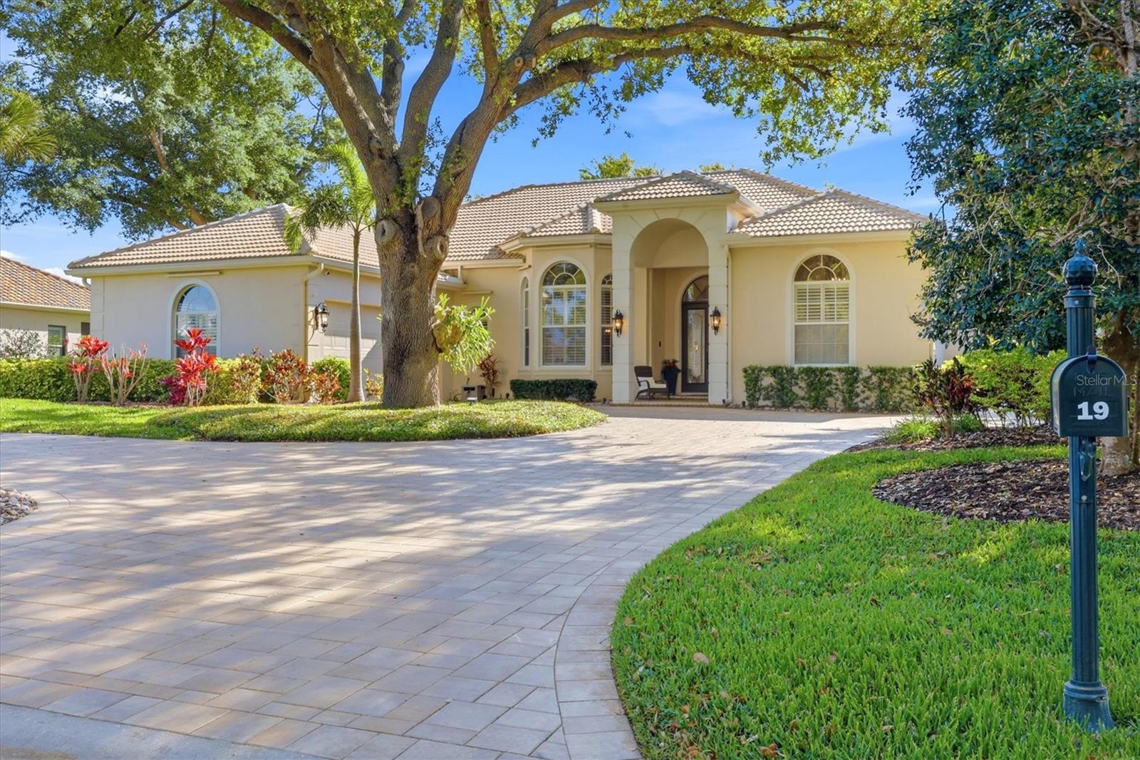 Image 6 of 100 For 19 Cayman Isles Boulevard