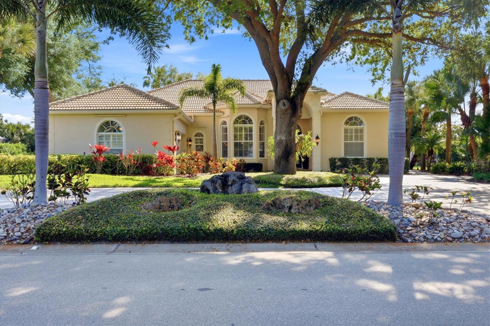 Image 62 of 100 For 19 Cayman Isles Boulevard