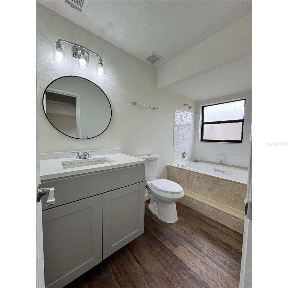 Image 4 of 7 For 3006 Semoran Boulevard H7